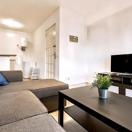 Daire Two Bedroom Close To The Beach In *