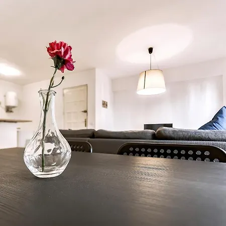 Two Bedroom Close To The Beach In Playa de las Américas