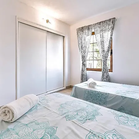 Two Bedroom Close To The Beach In Playa de las Americas (Tenerife)