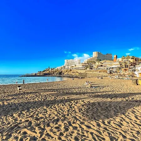 Two Bedroom Close To The Beach In Apartment *