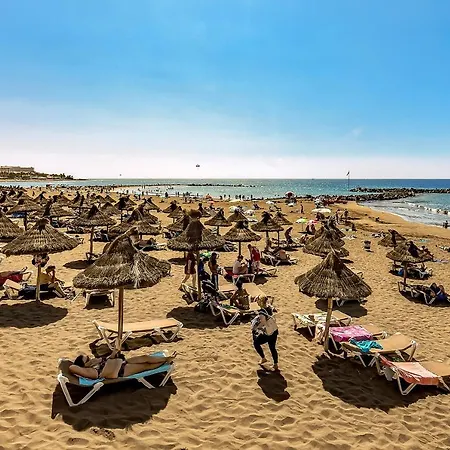 Two Bedroom Close To The Beach In